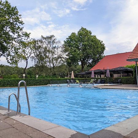 Sfeervol Chaletje In Een Rustige Bosrijke Omgeving Diessen Bagian luar foto