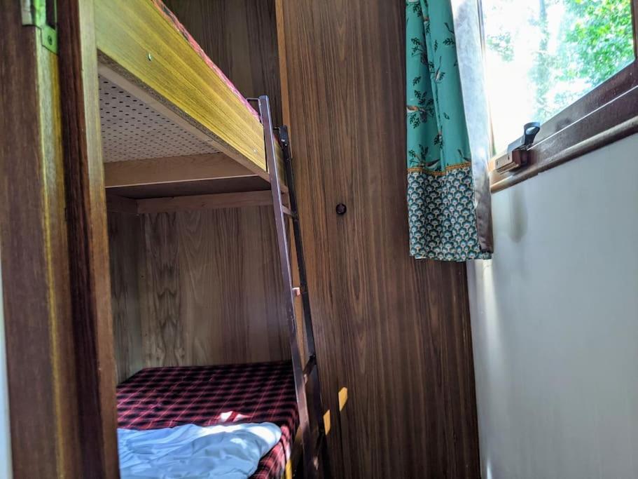 Sfeervol Chaletje In Een Rustige Bosrijke Omgeving Diessen Bagian luar foto