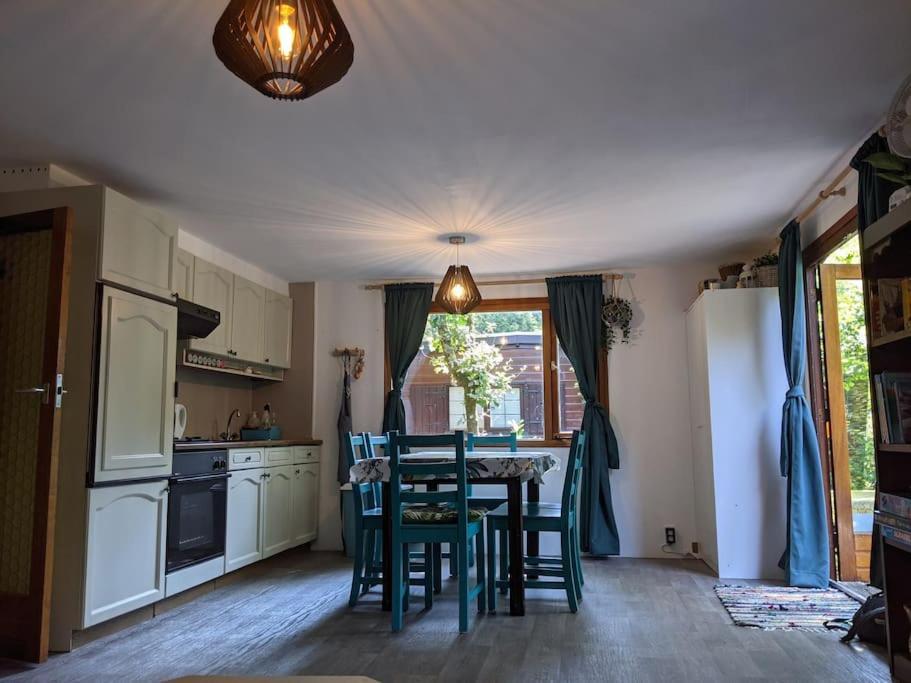 Sfeervol Chaletje In Een Rustige Bosrijke Omgeving Diessen Bagian luar foto